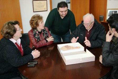 LA PLAQUETA DEL PARPALLÓ TORNA RESTAURADA A GATA