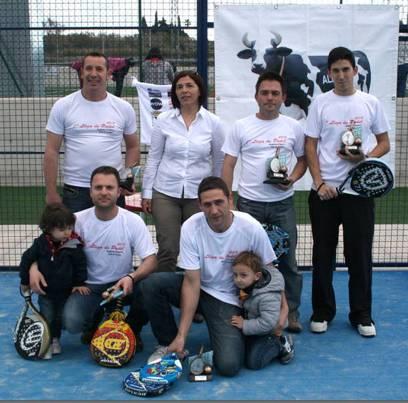 LA REGIDORIA DESPORTS LLIURA ELS TROFEUS DE LA I LLIGA DE PÀDEL DE GATA
