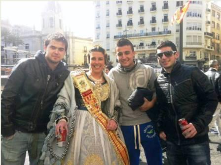 IMATGES CURIOSES: Joves gaters amb la fallera