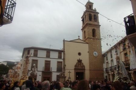 HUI ÉS DIUMENGE DE PASQUA: Tradició i costums. Encontre, mona i berenaret