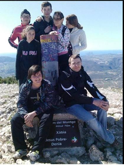 IMATGES CURIOSES: fent pinya dalt de tot del Montgó