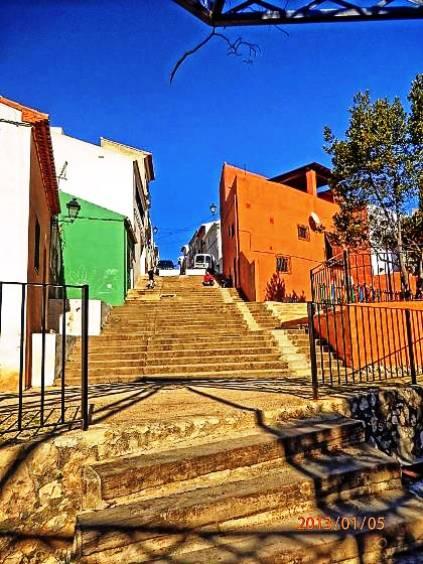 IMATGES CURIOSES: des de baix del parc cap a un carrer del Raval