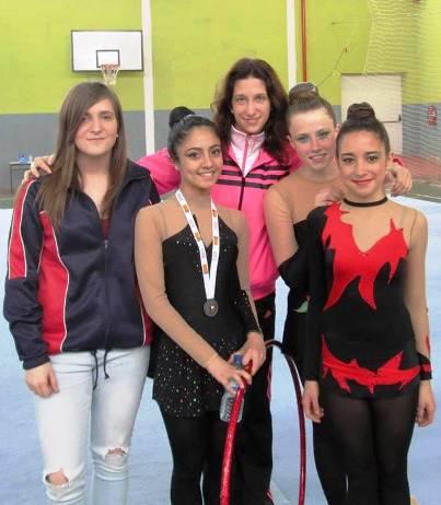BRILLANT ACTUACIÓ A IBI DE LES XIQUES DE L'ESCOLA DE GIMNÀSTICA RÍTMICA