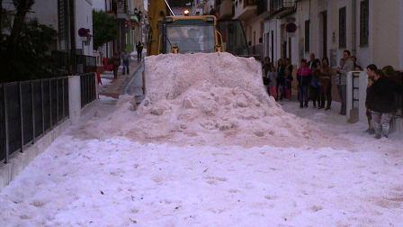 ESPECTACULAR I INÈDITA PEDREGADA A GATA (Avanç-II)