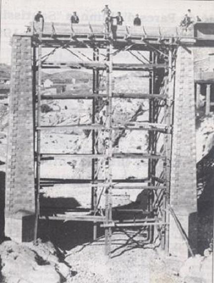 ARTICLES DESTACATS: Primera foto antiga, construcció del Pont d'Alcolaies (Publicat 14-4-2010)