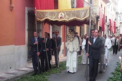 HUI ÉS LA FESTA DEL CORPUS: a la vesprada nit, la tradicional processó