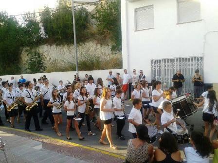 LA BANDA JUVENIL ACTUA ALS MOROS I CRISTIANS DE POBLE NOU