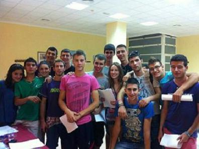 UNES 50 PERSONES FAN EL CURS DE COETS (CRE)