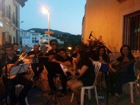 AHIR VESPRADA, ACTUACIÓ DE LA RONDALLA DE GATA