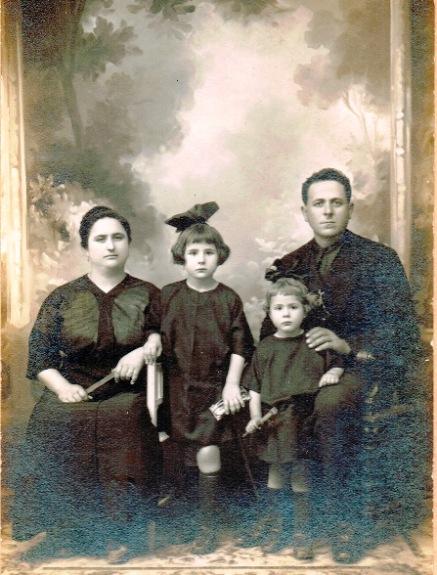 FOTOGRAFIES ANTIGUES (Gata en el record) -1.301-B, 2ª del dia 8/11-