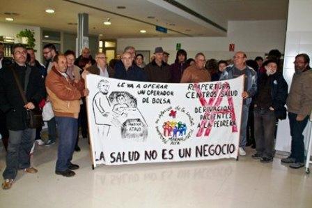 LA PREMSA parla de la ocupació del Centre de Salut de Gata, per a que no es tanque per la nit