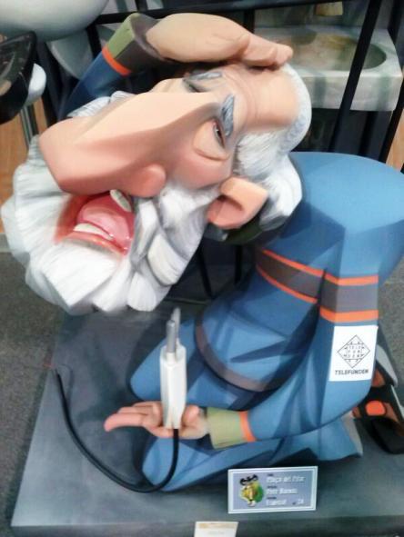 SABIEU? que la falla del Pilar de València té un ninot que representa a Paco Telefunden