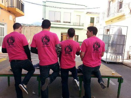 IMATGES CURIOSES: a la paella gegant, quatre valents