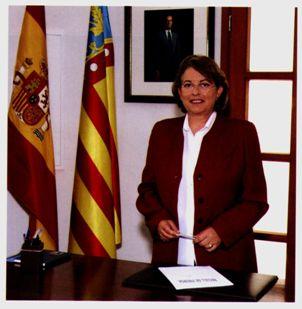 LA PREMSAporta en primeres pàgines la renúncia de lalcaldessa. El adéu de una alcaldessa