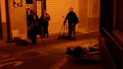 IMATGES CURIOSES: què ha passat esta nit a la plaça de l'església?