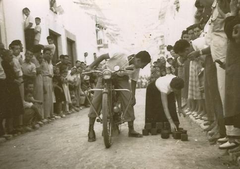 FOTOGRAFIES ANTIGUES (Gata en el record) -1.465, la del dia 21/4-