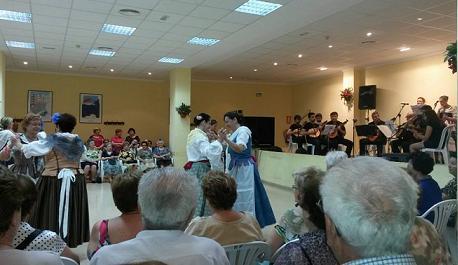 RONDALLA I DANCES PER ESCOMENÇAR LA SETMANA DE LA TERCERA EDAT DE GATA