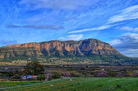 IMATGES CURIOSES: El Montgó, en tot el seu esplendor de l'estiu