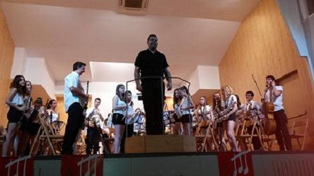 ACTUACIÓ DE LES BANDES JUVENILS DE GATA I TEULADA