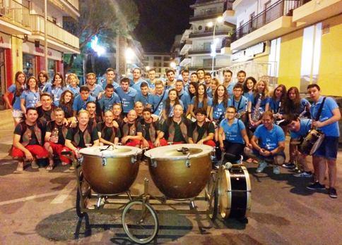 IMATGES DE FESTA: LA BANDA DE GATA AMB UNA FILÀ DE XÀBIA