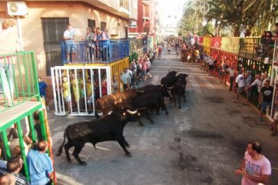 HUI, DIA 27, TERCER DIA DE FESTES DE GATA: Primera entrà clàssica