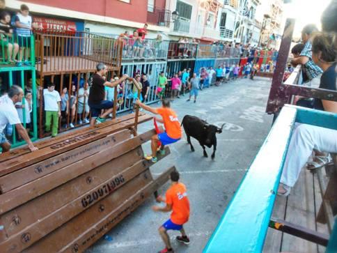 HUI, DIA 30, SISÉ DIA DE FESTES PATRONALS: bous, Xarangata i Correfoc canviat de lloc