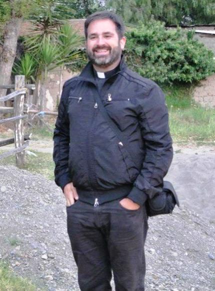 EL RECTOR GATER JUANJO MONFORT VALLÉS DESTINAT A LES DOS PARRÒQUIES D'ALBAL (València)