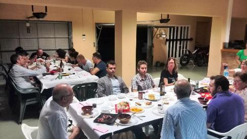 ELS PARTICIPANTS AL CAMÍ DE SANTIAGO VISIONEN EL VÍDEO EN UN SOPAR DE GERMANOR