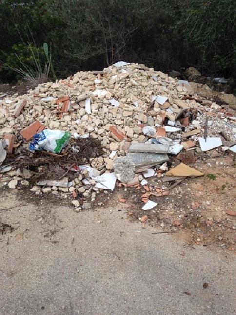 FOTO-DENÚNCIA: Cal cuidar el medi ambient. No fem deixalles il·legals