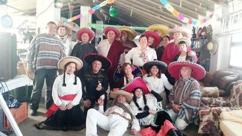IMATGES DE FESTA: la quadrilla va de mexicans i ranxeres