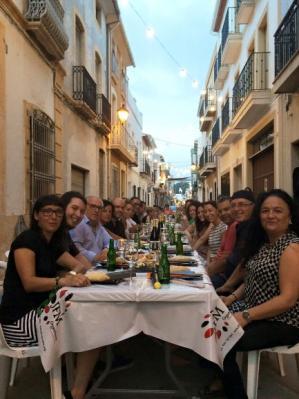 SOPAR DE GERMANOR DELS COMERCIANTS DE GATA, al carrer Signes