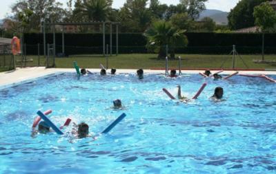 GATA: ESPORTS CLAUSURA ELS CURSOS DE NATACIÓ DE JULIOL