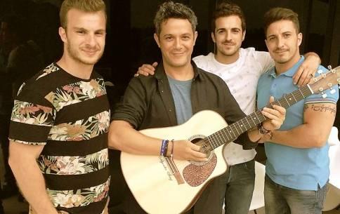 LA REVISTA DIGITAL EL MIRALL DE LA MARINA PUBLICA UN AMPLI REPORTATGE SOBRE LA FÀBRICA DE GUITARRES BROSS: El luthier de los grandes artistas