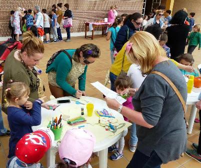 GATA: LA FESTA ANGLESA DELS OUS DE PASQUA, TOT UN ÈXIT D'INTEGRACIÓ (Àlbum de fotos)