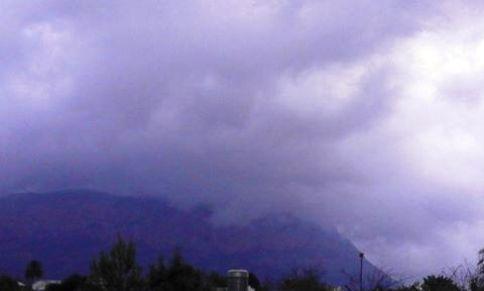 HUI DIMECRES, 13 DE JULIOL, A GATA: PRIMERES GOTETES PER A BANYAR EL CARRER