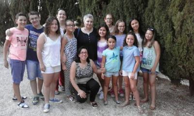 IMATGES CURIOSES: Pepa Motos, germana del conegut presentador, en l'ermita, a Gata