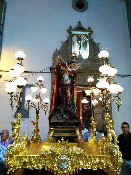 AQUESTA NIT, AMB EL SOPAR DE SANT MIQUEL, COMENCEN LES FESTES AL PATRÓ CAP DALTAR. DEMÀ, LA FESTA MAJOR