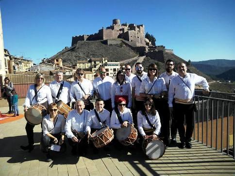 LA COLLA DE XIRIMITERS I TABALETERS EL MONTGÓ DE GATA ACTUEN A CARDONA (BARCELONA)