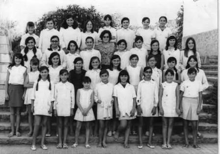 FOTOGRAFIES ANTIGUES (Gata en el record) -1.796, xiquetes a escola. Principis dels anys 60, amb Donya Mercedes-