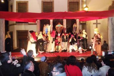 LA PREMSA PARLA DELES CARTES ALS REIS I LA POLÍTICA LOCAL DE GATA