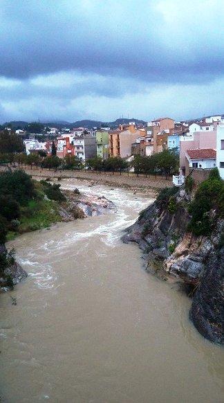 REMET EL TEMPORAL. A GATA SUMEN JA 260 MM. EN 5 DIES. BAIXA EL NIVELL DEL RIU
