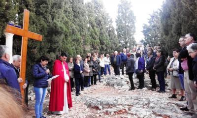 RESPECTUÓS VIA CRUCIS DE DIVENDRES SANT A GATA: participen unes 200 persones