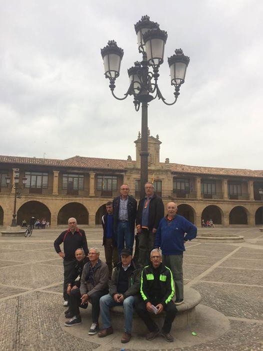 NOU PELEGRINS GATERS RECORREN EL CAMÍ DE SANTIAGO: RONCESVALLES-BURGOS (del 26/4 al 7/5)
