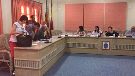 LA PREMSA HA PARLAT DELPLENARI DE MAIG: pujà del sou de Monfort (Podem), abandó del ple dels regidors del PP, representacions en òrgans col·legiats,