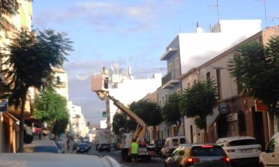 IMATGES DE FESTA (GATA): Ja penjen els llums a la carretera