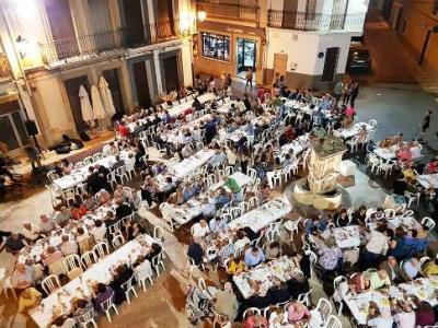 ÈXIT DE PARTICIPACIÓ I RECAUDACIÓ AL SOPAR DE CÀRITAS DE SANT MIQUEL. AHIR VA SER LA FESTA GRAN