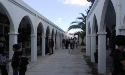 HUI 2 DE NOVEMBRE ES RECORDA ALS NOSTRES DIFUNTS: ahir, tradicional dia de Tots Santa, missa al cementeri de Gata