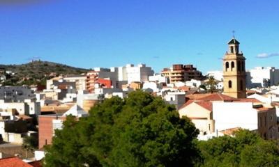 GATA TENIA A L1 DE GENER DE 2017 UN TOTAL DE 5.804 HABITANTS. La xifra més alta de veïns va ser en 2012 amb 6.327 persones. Gata Residencial va pujar de 302 en 2007 a 447 en 2016