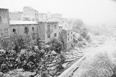 IMATGES CURIOSES: HUI FA UN ANY, LA GRAN NEVADA DE 2017