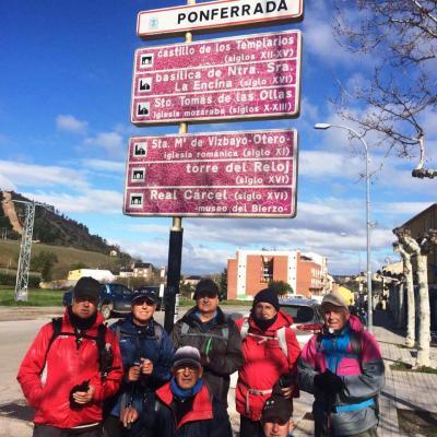 IMATGES CURIOSES: TROBEM SET GATERS FENT EL CAMÍ DE SANTIAGO